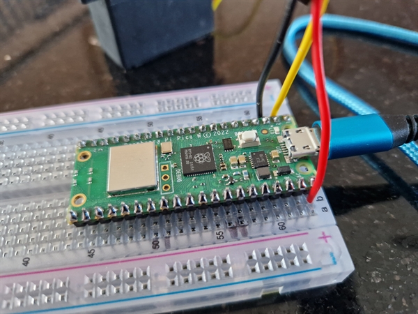 Raspberry Pi Pico W connected to a servo